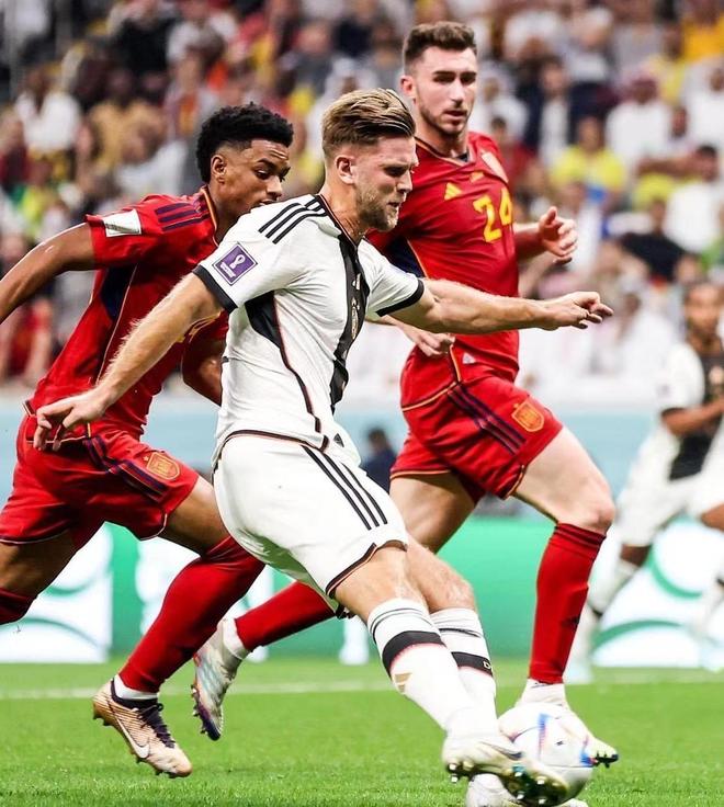 英媒：利物浦伤兵满营，对阵狼队或多达8人缺阵（英媒称利物浦伤情告急，战狼队恐多达8人缺席）