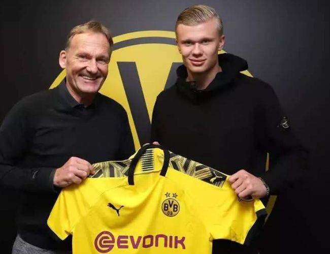 李帅：从未想过来到海港能拿到三个中超冠军和一个足协杯冠军（李帅直言：没想到在海港能斩获三座中超冠军与一座足协杯）