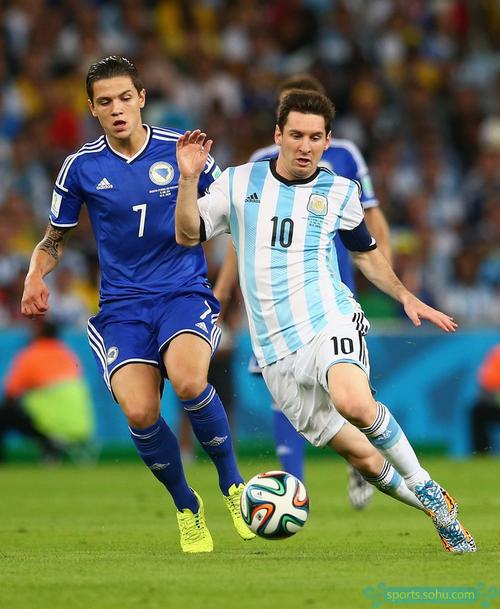 队报列明夏合同到期球员最佳阵：拜仁3人、利物浦2人在列（《队报》评今夏合同到期球员最佳阵：拜仁3将、利物浦2人入围）