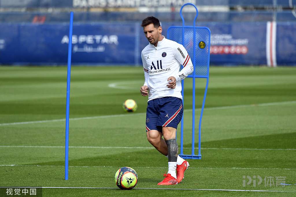 亚冠激战：柔佛VS上海海港，收官之战谁能笑傲？（亚冠终章：柔佛迎战上海海港，谁将笑到最后？）