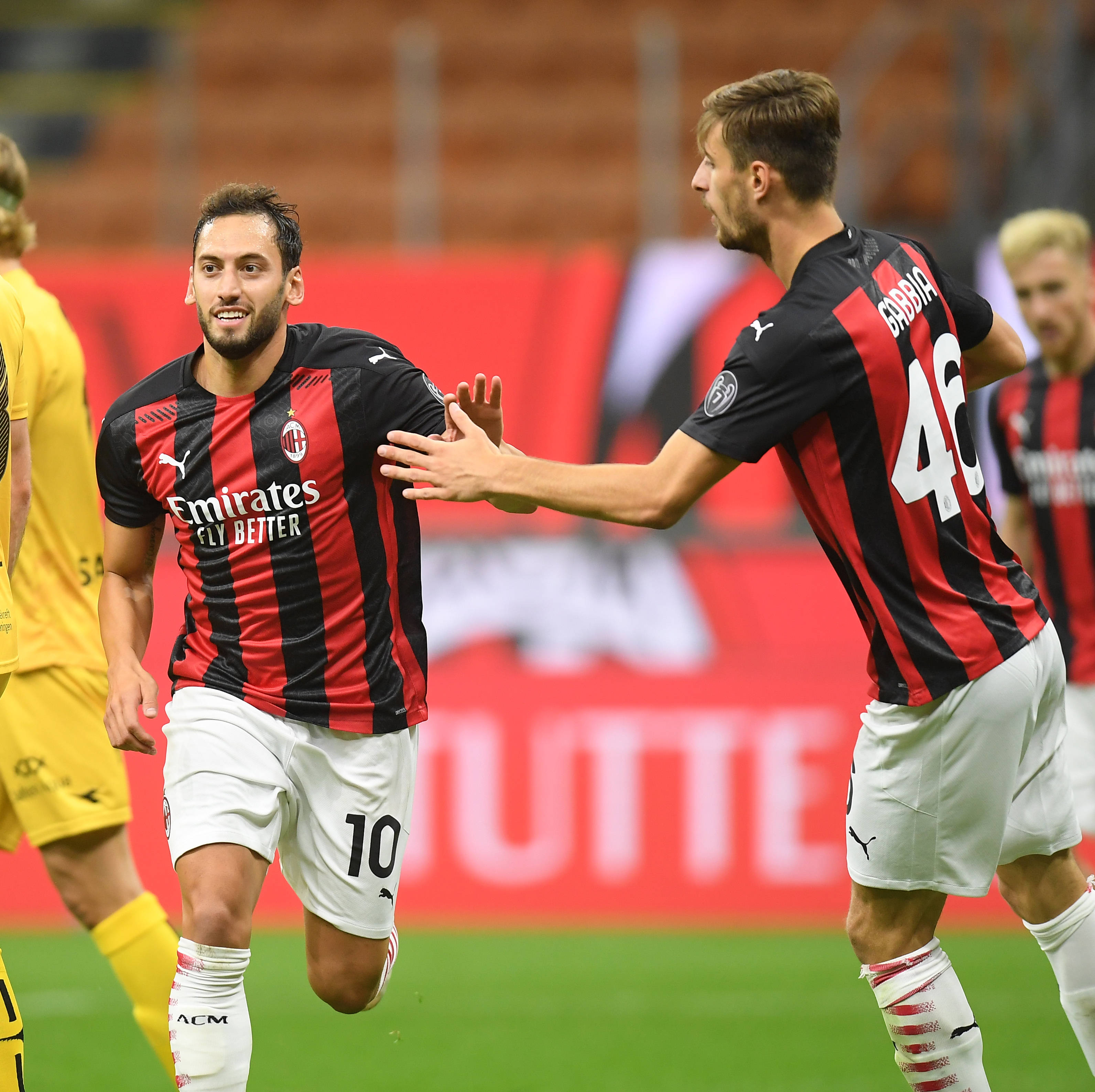 里贝里社交媒体分享与齐达内合照